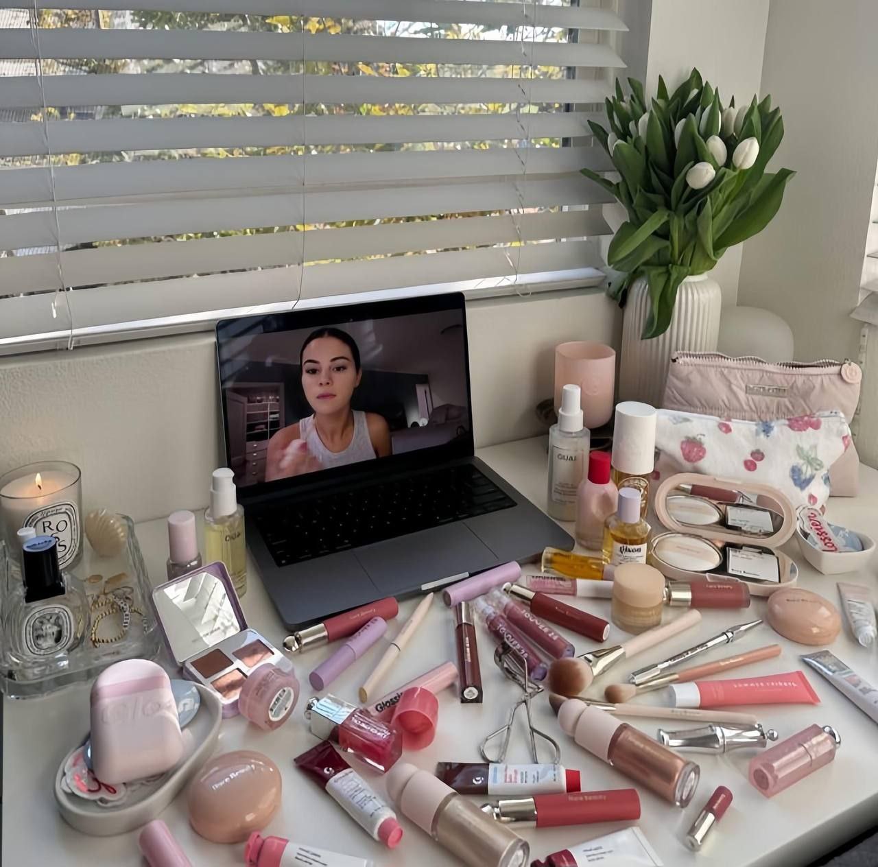 🌸Рабочий стол data scientist'а, когда он утром сядет тестировать новую модель Llama-2